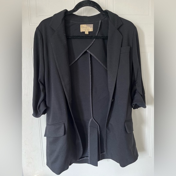 Elizabeth & James Black one-button Blazer - Picture 11 of 16